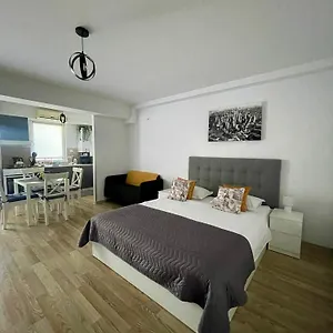 Apartment Bucharest Airport Henri Coanda & Therme-self Check-in, Otopeni